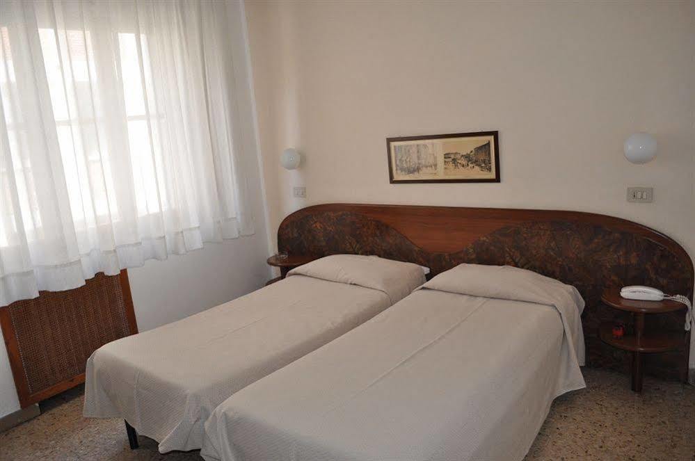 Hotel Cecile Πίζα Εξωτερικό φωτογραφία